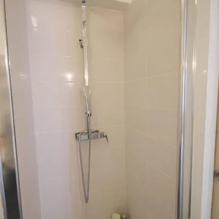 Centre - And Functional *